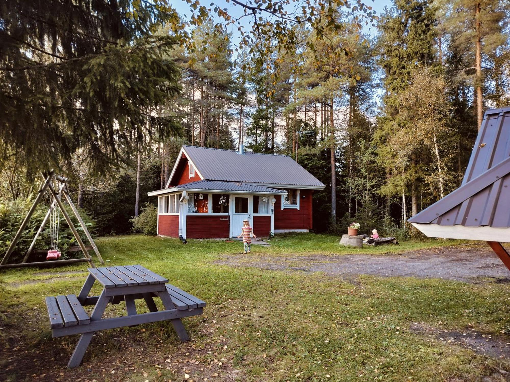 Punatulkku Chalet